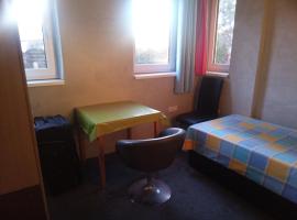 Privates Zimmer für Übernachtung, hotel med parkering i Blankenfelde