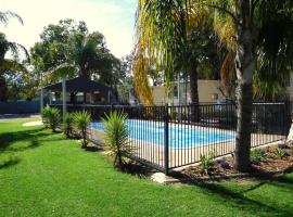 Narrabri Motel and Caravan Park, готель з басейнами у місті Наррабрай