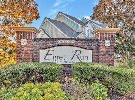 Family friendly spacious Barefoot townhome, hotel in North Myrtle Beach