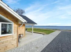Three-Bedroom Holiday Home In Sjolund