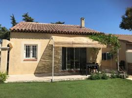 Jolie maison de ville au calme – dom wakacyjny w mieście Marignane