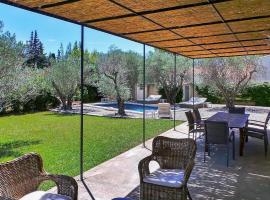 Le Roman Bleu, Hotel in Paradou