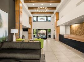 Oxford Suites Redding, hotel cerca de Universidad Simpson, Redding