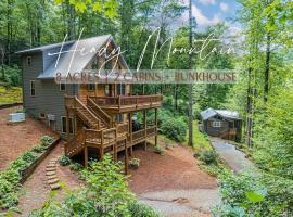 Heady Mtn: Cashiers Oasis, 8 Acres, Hot Tub, Trail, hotel in Cashiers