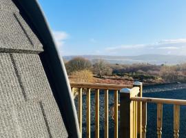 Hidden Hut - Aros View - Tobermory, hotel v destinaci Tobermory