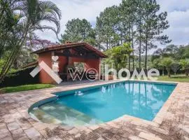 Casa com ampla área verde e piscina em Ibiúna