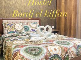 HOSTEL BORDJ ELKIFFAN、Bordj el Kiffanの駐車場付きホテル