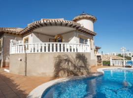 Amazing villa ideal for golf or family holidays, khách sạn ở Villamartin