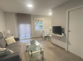 Apartamento moderno y coqueto en playa San Juan, hotel with pools in Alicante