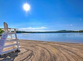 Arrowhead Lake Retreat with Indoor Pool and Hot Tub!, hotel dengan parking di Pocono Lake