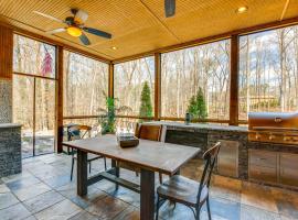 Canton Home with Private Pool and Screened Patio!, hotel a Canton