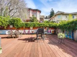 Pet-Friendly Apartment 1 Mi to Lake Merritt!