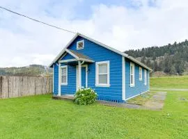 Cozy NorCal Cottage 2 Mi to Redwoods and Beaches!