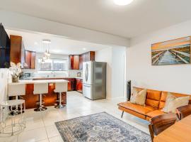 Ewa Beach Apartment w/ Beach Gear ~ 1 Mi to Ocean!、カポレイのホテル