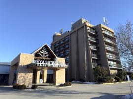 Divya Sutra Plaza and Conference Centre, Vernon, BC，弗農的飯店