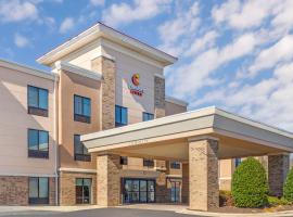 Comfort Suites Whitsett, hotel com piscinas em Whitsett