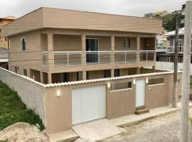 Casa com piscina, grande e espaçosa no Condomínio dos Pássaros, lemmikloomasõbralik hotell sihtkohas Cabo Frio