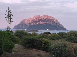 SA MARINA- 200 METRI DAL MARE VISTA SU TAVOLARA!!!, ξενοδοχείο σε Costa Corallina