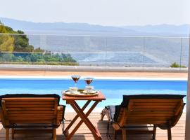Isolated apartments with a swimming pool Cove Tvrdni Dolac, Hvar - 6112, Hotel in Gdinj