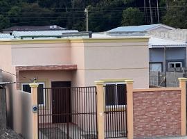 Enjoy this Vacation Home close to the beach!, hotel v destinaci La Ceiba