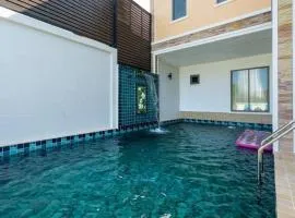 Khanitha Luxurious Private Pool walk to the beach!