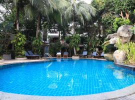 Phuket Meet Holiday Hotel 普吉岛相遇酒店, hotel in Rawai Beach