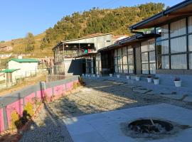 Cottages by AMALA, hotel in Kanatal