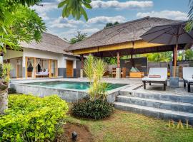 DeLuxe 1BR Poolvilla + Sawa view + Free Breakfast!, hotel a Tegallengah
