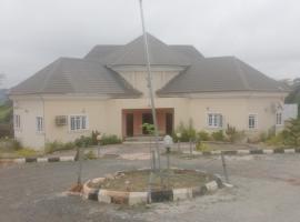 Standard hotel with big event center, conference hall for all kind of event and large lounge for party and in a cool quiet area and enough parking space with 24hours CCTV security: Enugu'da bir otel