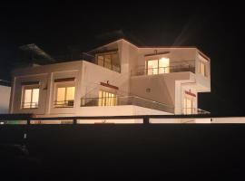 ILY House : Villa de plage avec piscine sans vis-à-vis., villa a Bejaïa