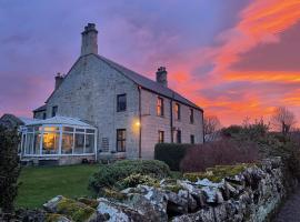 Thropton Demesne Farmhouse B&B, hotell i nærheten av Cartington Castle i Rothbury