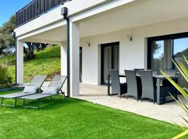 Bas de villa avec jardin idéalement situé entre Ajaccio et Porticcio, hotel u gradu 'Bastelicaccia'