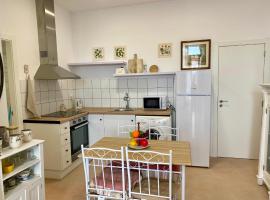 Apartamento en Almenara a 4 KM de la playa, hotel in Almenara