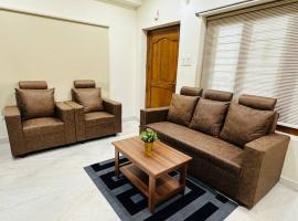 Lavish premium 2bhk Near AIG Hitech city, hotel con estacionamiento en Kondapur