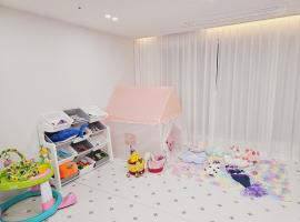 Sosaeul Avenue kids room, family room, hotel with parking in Bucheon