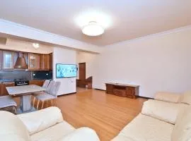 Lux Apartment 2 Bedroom, 2 Open Balcony In The Center Of Yerevan, Near Republic Square