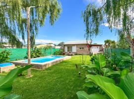 Los Sauces, casas con piscinas privadas en barrio residencial, villa in San Carlos de Bolívar