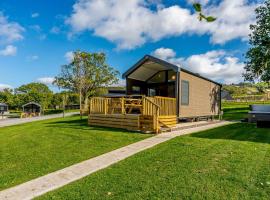 Hillside Cabin, resort village in Caersws