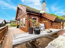 Cozy cabin with sauna, ski tracks and golf outside, בית נופש בגול