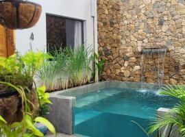 The Stone Elephant - A place to relax in town with Hot Water and a Pool, hotel in San Juan del Sur