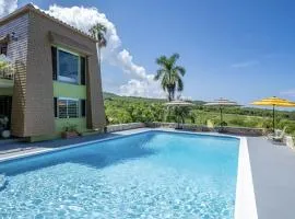 Refreshing Pool Side Room