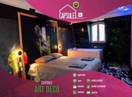 Capsule Art Déco - Jacuzzi - Netflix - Home Cinéma - Arcade de jeux & Nintendo switch - 2 chambres - Filet suspendu, hotel in Valenciennes