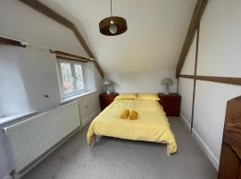 Charming cottage near airport, hotel económico en Yatton