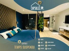 Capsule Temps suspendu - balnéo, home cinema & billard, hôtel à Valenciennes