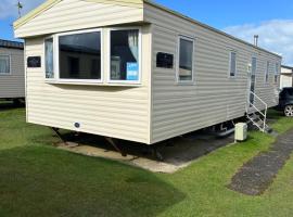 Haven Holiday Park Perran Sands, hotel with pools in Perranporth