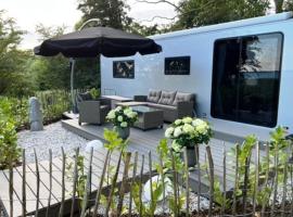 Dreamer Luxus-Caravan am Achterwasser, L&uuml;tow, kamp sa luksuznim &scaron;atorima u gradu L&uuml;tow