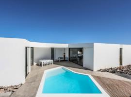 Luxury Villa Vulcano Lajares, hotel in Lajares