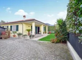 Lovely Home In Capezzano With Kitchen