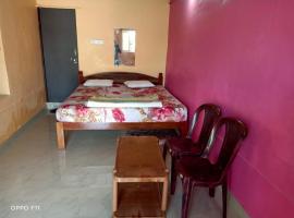 Thrupti Home Stay, quarto em acomodação popular em Hospet
