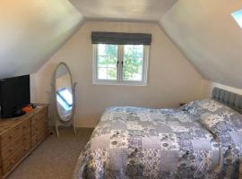 Renovated private studio in Wittersham, hotel con estacionamiento en Wittersham